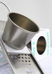 "Spätzlehobel" von der Metallmanufaktur Van der Thannen 